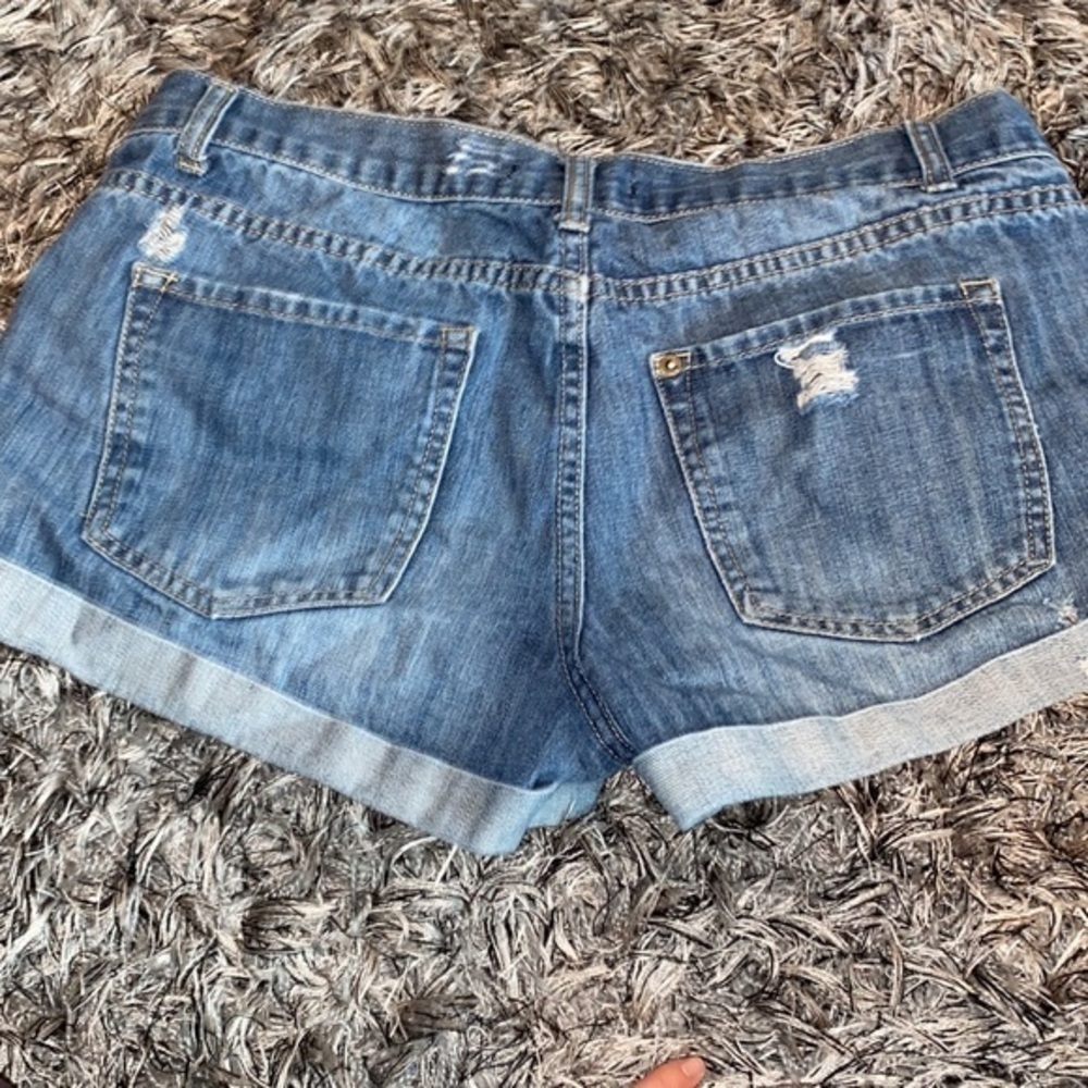 Forever 21 denim shorts size 30. - Picture 2 of 3